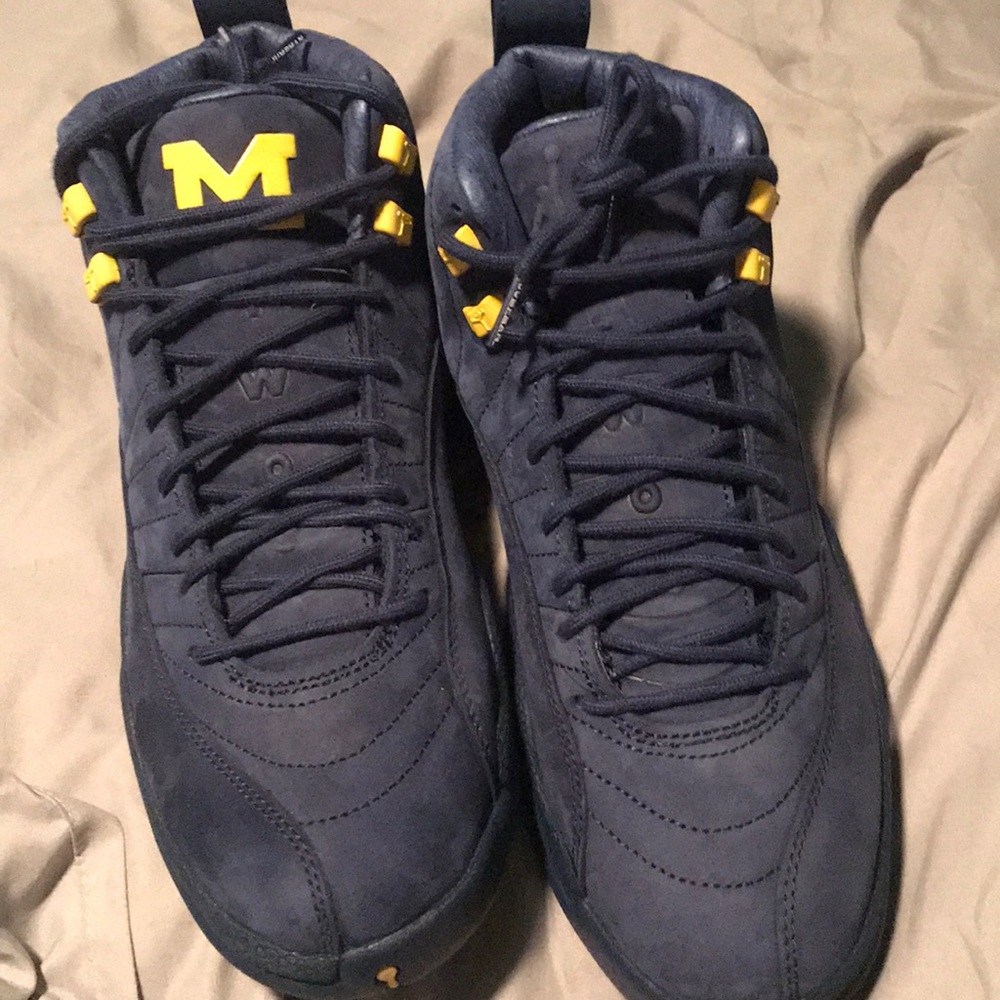 Air Jordan 12 Michigan